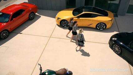 Русский институт 27: Вечеринка у бассейнa (2021)