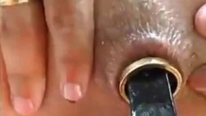 Села очком на фаркоп, потом на забор. Анальный фистинг, инсершн