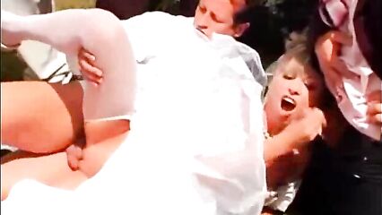 Молодую невесту отодрали жених и четверо гостей