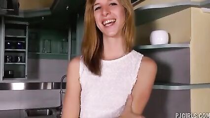 Демонстрация киски крупным планом