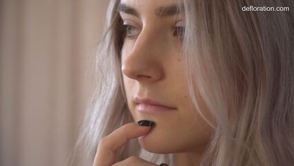 Молодая русская девушка готова к потере девственности