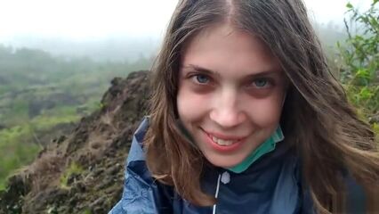 Минет с проглотом спермы в исполнении русской красотки на вершине горы