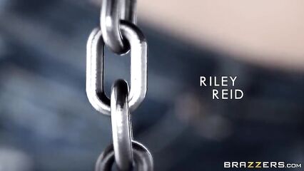 Охранник поимел в сизо двух молодых связанных проституток