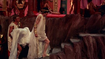 Калигула - полнометражный порно фильм с русским переводом