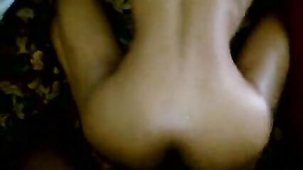 Большой член наяривает глубоко в худую задницу