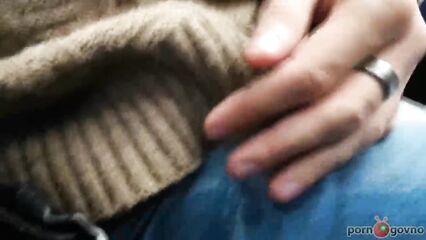 Девушка в метро не удержалась и присосалась...