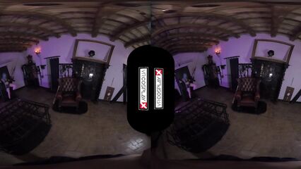 VR-porn: синеволосая красотка с длинными косами