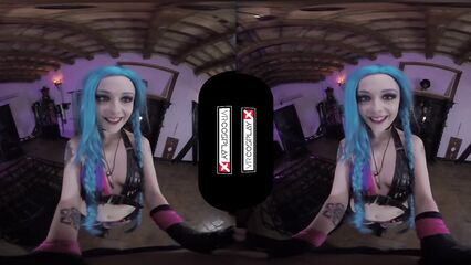 VR-porn: синеволосая красотка с длинными косами