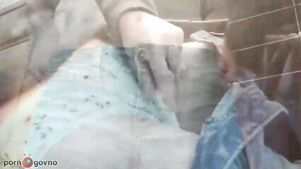 Вибрация внутри вагины в магазине и во время езды