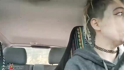 Вибрация внутри вагины в магазине и во время езды