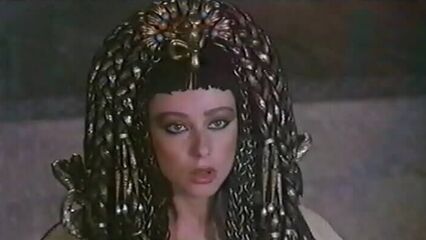 Эротические сны Клеопатры (1985) с русским переводом!