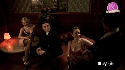 Бесславные сучки | Inglorious Bitches — порно фильм XXX пародия