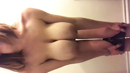 Зацените эти красивые большие натуральные сиськи!