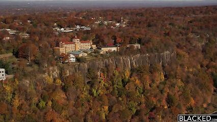 Нежная хрупкая студентка соблазнила препода с большим членом