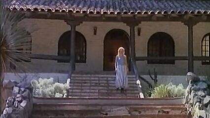 Прекрасная дикарка | Raw and Naked (1997) с русским переводом