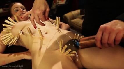 BDSM видео урок №4. Зипперы, пытки прищепками и стена боли
