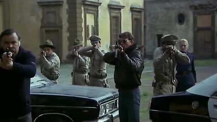 Черная Эммануэль: Бунт в женской тюрьме (1982) с русским переводом