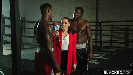 Межрассовое порно: Большая схватка с Tori Black, Jason Luv & Louie Smalls