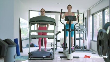 Подчинение Эммы Маркс: Границы, с русским переводом