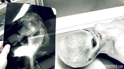 Секс с инопланетянином из разбившегося Розуэлльского НЛО