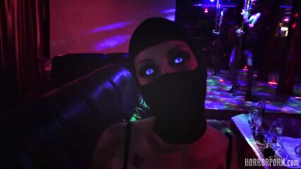 Дом фриков: красотка с двойной киской [порно ужасы]