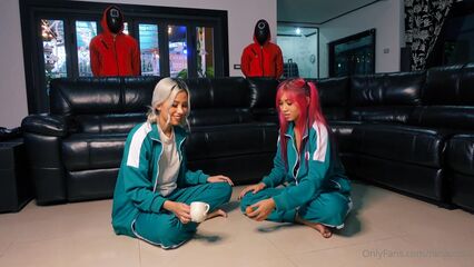 Игра в кальмара превращается в дикую секс оргию