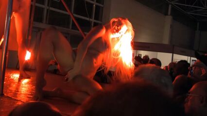 Катя Cамбука и Аня на сцене в Барселоне устроили лесби шоу