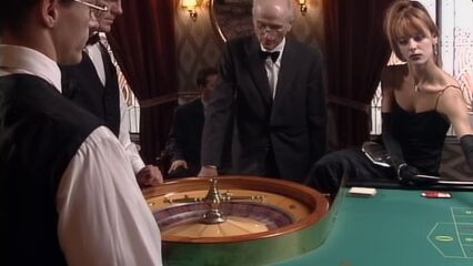 Двойной анальный секс в спермо-казино (1999) с переводом