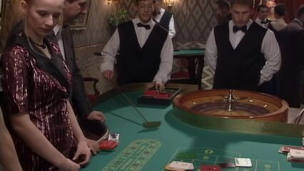 Двойной анальный секс в спермо-казино (1999) с переводом